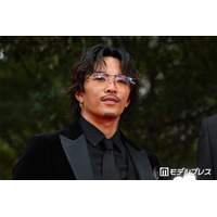 GENERATIONS数原龍友、現在＆幼少期ショット比較「同じポーズすぎる」「面影ある」と反響