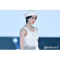 安斉星来、美素肌のぞくレーストップス姿で登場「スタイル良すぎ」「透明感半端ない」と絶賛の声【ガルアワ2026SS】
