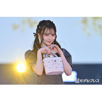 AKB48新センター・伊藤百花、美肌輝くオフショルワンピ姿披露「透明感がすごい」「天使みたい」と反響