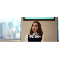 「昔と変わった でも眉毛は同じまま」アンディを皮肉るエミリーが「ランウェイ」存続のカギ!?『プラダを着た悪魔２』本編映像