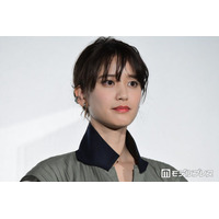 山崎紘菜、32歳誕生日に幼少期ショット公開「お目目くりくり」「すでに完成してる」と反響