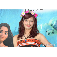 しなこ、美ボディ開放のビキニ姿公開 沖縄満喫ショットに「さすがのスタイル」「着こなせるのすごい」と反響