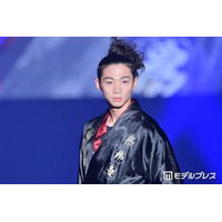 実写映画「ブルーロック」出演話題の俳優、誕生日に幼少期ショット公開「小さい頃から整ってる」「目元が同じだ」