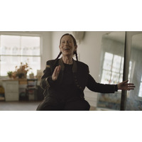 トレードマークは三つ編み、83歳の伝説的アーティストに迫る『メレディス・モンク 踊る声、歌う身体』公開決定