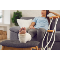 酒乱夫に骨折させられたまま出産、勝手に自宅解約。壮絶な離婚後、DV前夫からの養育費6万円の振込が停止！ どうしたら支払ってもらえる？【行政書士が解説】