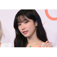 LE SSERAFIMカズハ、シースルーのミニ丈レースコーデで美脚輝く「めっちゃ綺麗」「お姫様みたい」と反響
