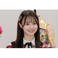“顔面重要文化財”AKB48センター伊藤百花、ノースリ×ミニスカで抜群プロポーション披露「脚が長すぎて見惚れる」「大人っぽい雰囲気でドキッとした」の声