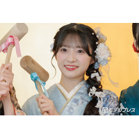 AKB48メンバー「どっちが私かはわかりません」双子妹との幼少期ショット公開「ポーズがシンクロしすぎてる」「本当にそっくり」と反響
