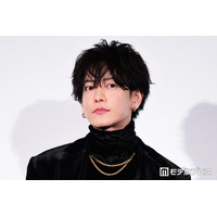 佐藤健、大物女性歌手とゲームで完敗「手も足も出ませんでした」対戦ショットに反響相次ぐ「豪華すぎ」「CMのような1シーン」