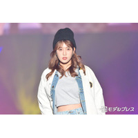 “令和の峰不二子”阿部なつき、胸元ざっくりミニワンピで圧巻美脚披露「ドキッとしちゃう」「セクシー」と悶絶の声