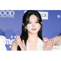IVEガウル、フリルミニスカで美脚スラリ 純白コーデに「お人形さんみたい」「清楚で可愛い」の声
