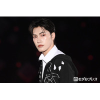 OCTPATH西島蓮汰、ユニークパーカー着こなしクールな表情魅せる「かっこよすぎる」「色気すごい」と反響【サツコレ2026S/S】