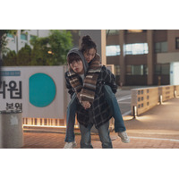 「本物の恋人同士のよう」ムン・ガヨン＆ク・ギョファンのカップル場面写真解禁『サヨナラの引力』