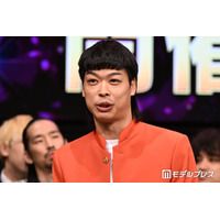 バッテリィズ・エース、父親が「カッコ良すぎて父親界のエース」M-1準優勝芸人公開の顔出しショットが話題「似てる」「渋くておしゃれでイケオジ」