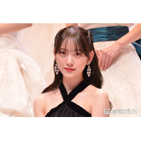堀未央奈、ベアトップ×“超ミニ”ボトムで美脚全開「デコルテが眩しい」「お人形さんみたい」と反響