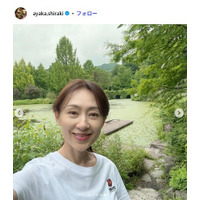 中山秀征の妻・白城あやか、三男との母校訪問ショット公開「イケメン」「どっちにも似てる」と反響
