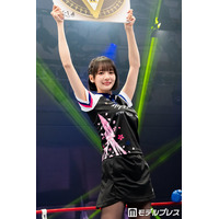 岡田紗佳、ラウンドガール登場で観客魅了 出来栄えは「8000点ぐらい」