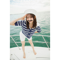 日向坂46藤嶌果歩、マリンルック＆付け髭で船長に 1st写真集先行カット第5弾解禁
