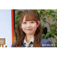 卒業発表のAKB48大盛真歩、平成レトロカフェでミニスカ美脚披露「この可愛さはズルい」「上目遣いがたまらない」とファン悶絶