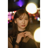 日向坂46藤嶌果歩、黒ドレスに身を包み大人な表情 1st写真集先行カット第6弾解禁