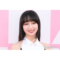 Cocomi、ミニスカから美脚スラリ 愛犬とのお出かけショットに絶賛の声「圧巻の脚線美」「映画のワンシーンみたい」