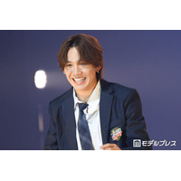 「今日好き」酒井理央（りお）、王道制服コーデで登場 プレゼント投げ入れファンサービスで観客沸かす【学生ランウェイ名古屋】