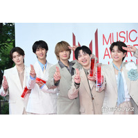 【MAJ2026】M!LK塩崎太智、レッドカーペットでも「嬉しすぎて滅！」連発 スーツで凛々しく登場