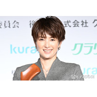 吉瀬美智子「本日よりクリクリパーマヘア」新ヘア公開で反響「雰囲気変わる」「オシャレですね」