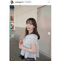 サッカー日本代表 上田綺世選手の妻・由布菜月「初めての父の日」0歳長女のユニフォーム姿＆父親のアクスタ握る様子公開「パパの背番号だ」「パワーが届いてる」の声