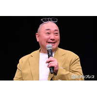 2児の父・山本圭壱、公園で水遊びする1歳長女・にこりちゃん公開「ぐんぐん大きくなってるね」「噴水にびっくりしてるの可愛い」と反響