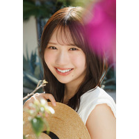 日向坂46藤嶌果歩「願いがかなった」純白ワンピでフレッシュ笑顔 1st写真集先行カット第14弾解禁【果実の歩幅】