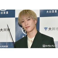 THE RAMPAGE藤原樹、鍛えげられた美腹筋にファン悶絶「肉体美が神」「彫刻みたい」