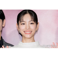 當真あみ、祖母との2ショット公開に反響「姿勢が良くて凛としてる」「上品」