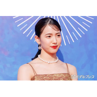 AKB48メンバー、ミニスカコーデで圧巻美脚披露「ビジュ優勝」「スタイル良すぎて二度見」