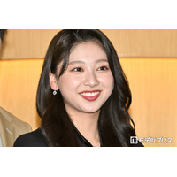 元日向坂46富田鈴花、美脚輝くミニワンピ姿のオフショット披露「大人可愛い魅力が全開」「美しさに磨きがかかってる」と反響