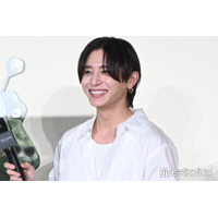 Hey! Say! JUMP山田涼介、夏の思い出回顧「小さい頃よく家族と」白シャツ×デニムの爽やかスタイル