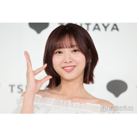 元日向坂46富田鈴花、ノースリーブ衣装ショットに反響「透き通るような白い肌」「全身黒で大人っぽい」