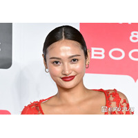 “驚異の10頭身”モデル・香川沙耶、若かりし頃の母親顔出し公開「遺伝子最強」「瓜二つすぎる」の声