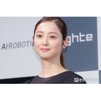 佐々木希、ミニスカ制服姿に絶賛の声「似合いすぎてる」「清楚な雰囲気が素敵」