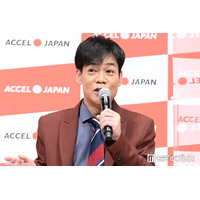 名倉潤「写真撮ろうよと言って頂き感動」妻・渡辺満里奈＆大物芸能人との3ショット公開「豪華すぎる」「喜びが伝わってくる」と反響