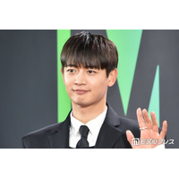 SHINeeミンホ、上裸にファージャケットで鍛え上げられた肉体美披露「ワイルドでかっこいい」「色気がすごい」と反響