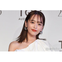 3児の母・近藤千尋、膝上丈ミニワンピ衣装ショットに反響「スタイルの良さが引き立ってる」「脚長い」