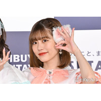 FRUITS ZIPPER月足天音、印象ガラリな“ピンクヘア”加工ショットに反響「めっちゃ似合ってる」「何しても美人」