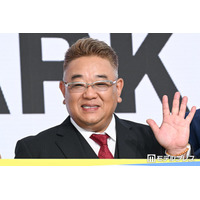 “脳梗塞で休養中”伊達みきお、デニム姿の近影公開で「もしかして退院した？」「復帰楽しみ」と話題