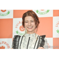 スザンヌ、美脚＆美ボディ際立つ水着姿で豪華リゾート満喫「目が釘付け」「大人の魅力が爆発してる」の声