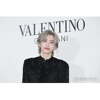 なにわ男子・道枝駿佑「メゾン ヴァレンティノ」ブランドアンバサダー就任 “プラチナブロンド”ヘアで登場