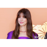 第3子妊娠中のアン・ハサウェイ、ふっくらお腹でイベント参加「オーラが出ている」「なんて美しいママなの」