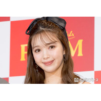 藤田ニコル「すっぴんメガネ」姿でヘアチェンジ公開「肌綺麗すぎる」「ナチュラルな雰囲気も素敵」と話題
