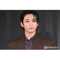BTSジョングク、フォトコール来場で歓声止まず 階段降り颯爽と登場【HUBLOT NIGHT】