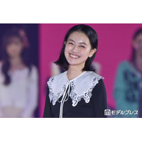 「風、薫る」主演・上坂樹里「Seventeen」SPステージで卒業ランウェイ 美ウエスト際立つモノトーンコーデでオーラ放つ【ガルアワ2026A/W】